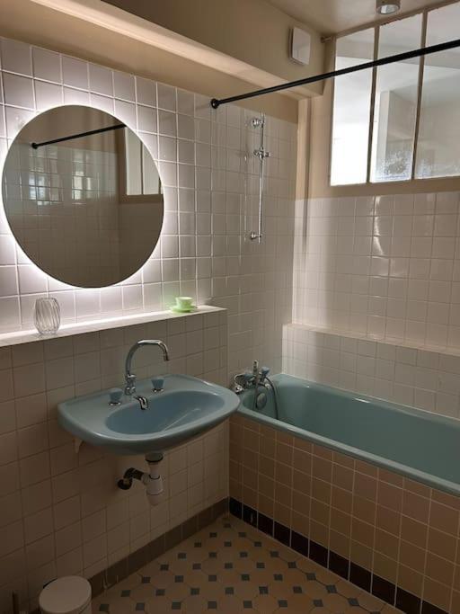 Un Fabuleux Decor Pour Un Chaleureux Appartement パリ エクステリア 写真
